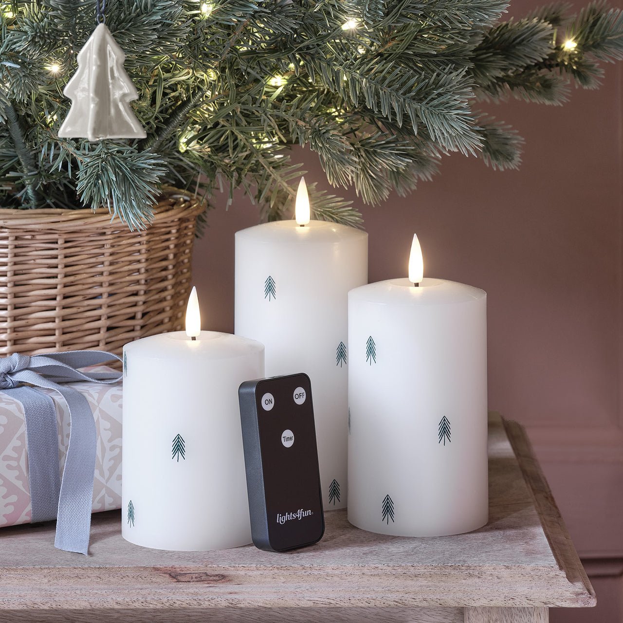 3 Bougies Piliers TruGlow® à Motifs Sapins de Noël et Télécommande