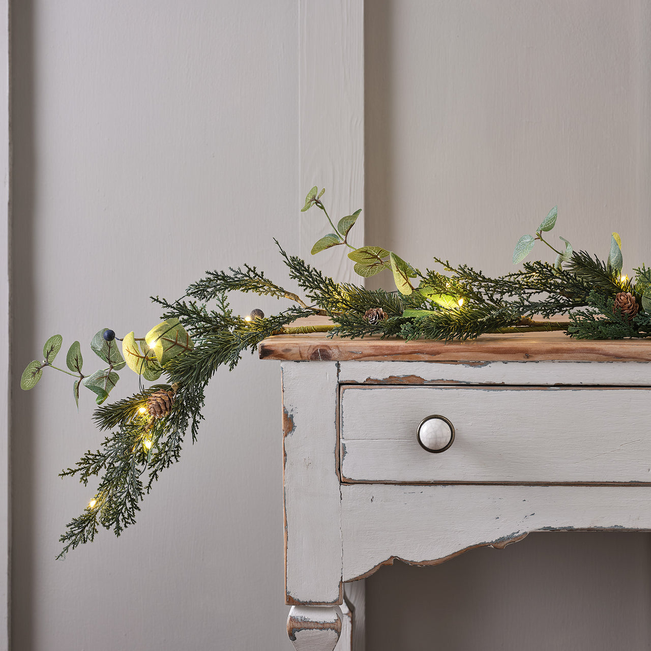 Guirlande de Noël de 1,5 m à Baies Bleues et Pommes de Pin avec Micro LED