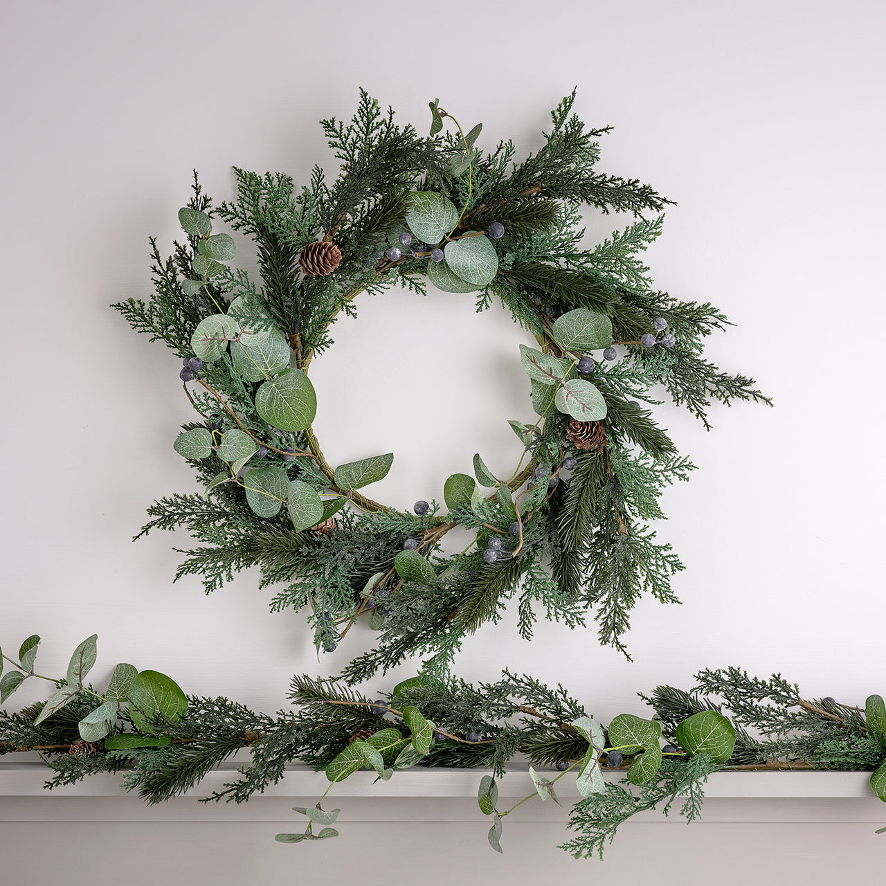 Lot de Couronne et Guirlande de Noël Classique à Baies et Pommes de Pin