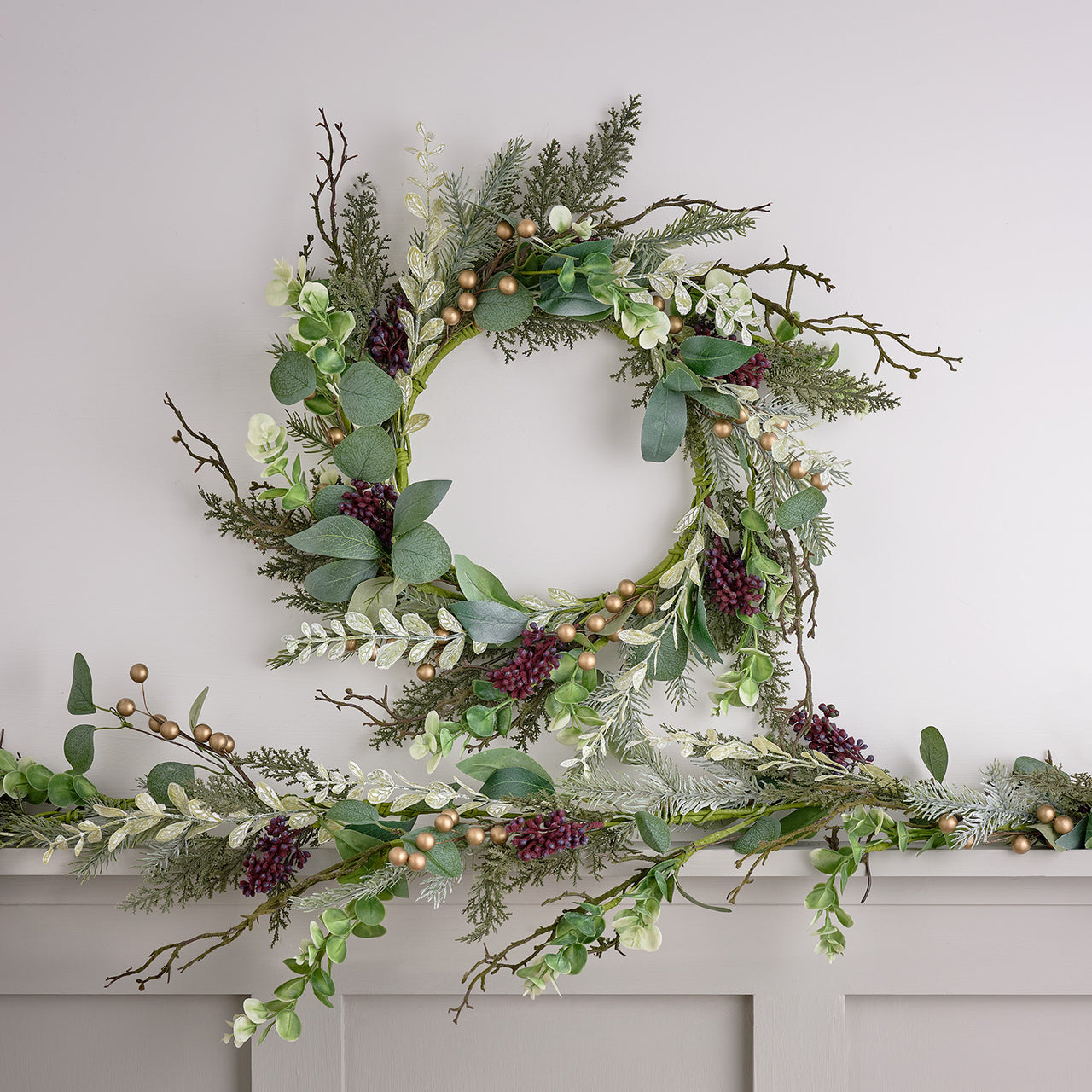 Lot de Couronne et Guirlande de Noël Classique à Baies dorées