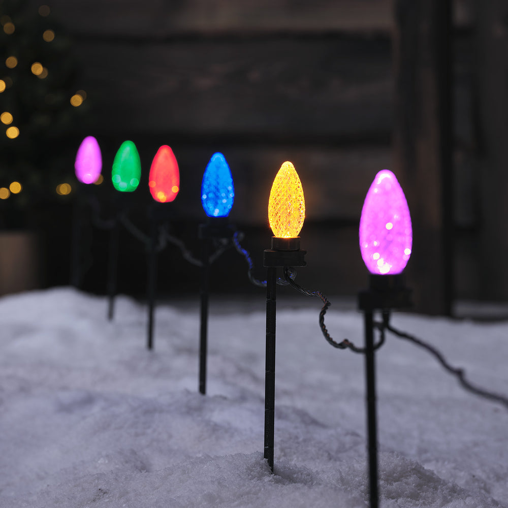 Guirlande Lumineuse Raccordable à 20 Ampoules LED Multicolore en Forme de Pomme de Pin et Piquets de Sol