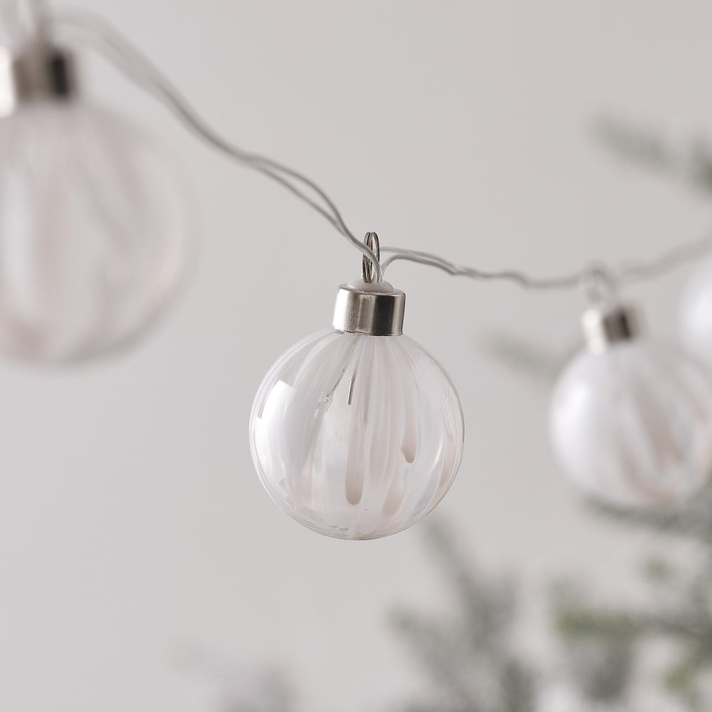 Guirlande Lumineuse à 10 Boules en Verre aux Détails Blancs