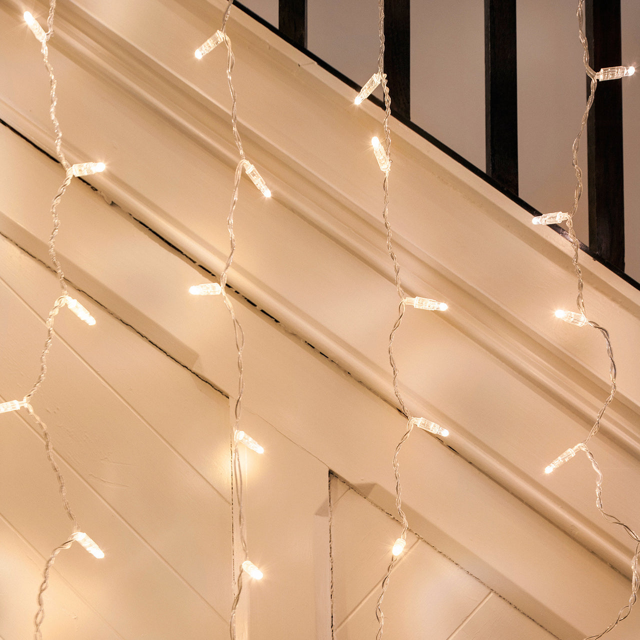 Guirlande Lumineuse d'Intérieur avec 200 LED Blanc Chaud sur Câble  Transparent 16m par Lights4fun : : Luminaires et Éclairage