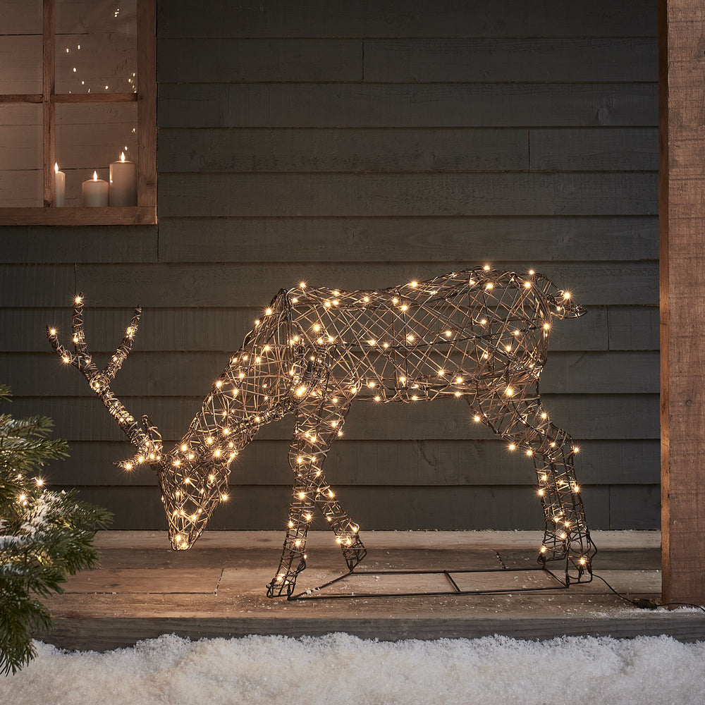 Lights4fun Déco de Noël Étoile Lumineuse de 34cm en Metal Doré à Piles avec  40 LED Blanc Chaud pour Intérieur : : Luminaires et Éclairage
